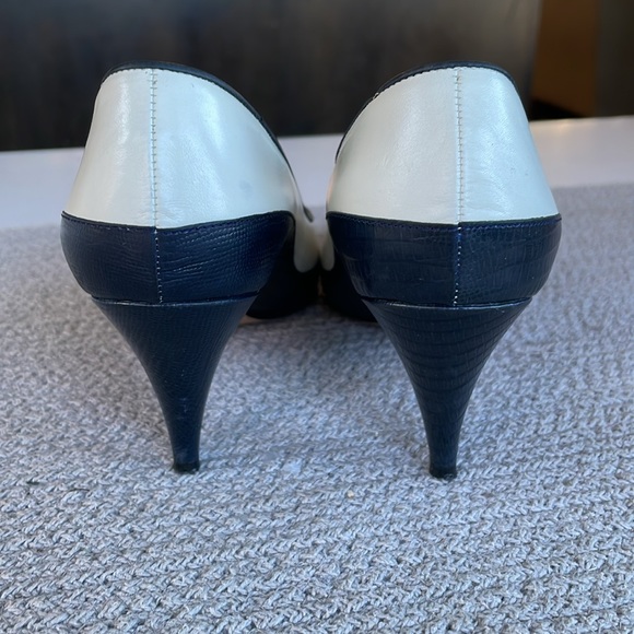 Vintage Van Eli Cream Leather Navy Snakeskin Pointed Toe Spectator Heels Sz 8.5N - Picture 5 of 9